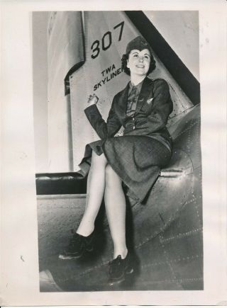 Twa Air Lines 1938 Press Photo Leggy Stewardess On Skyliner Wing Vv
