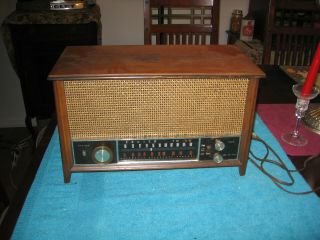 1951 Zenith Am/fm Tube Powered Table Top Radio Model K731 Nr