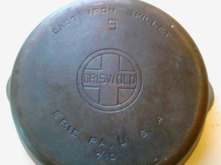 Antique Griswold 9 Cast Iron Skillet 710 Erie,  Pa.  Sits Flat