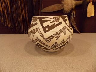 Antique Native American Acoma Pueblo Indian Large Hand Coiled Pot 7 - 1/2 " X 6 "