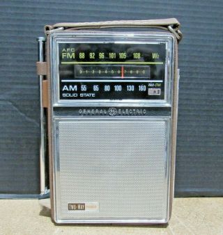 GE General Electric Portable Radio AM/FM 2 - Way Power Model 7 - 2877F Solid State 2