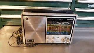 Vintage Montgomery Ward GEN - 1473A AM/FM/CB Shortwave 8 Band Airline Radio 2