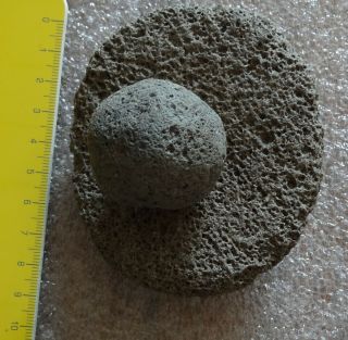 Neolithic Volcanic Grinding Stone from Ténéré - Niger 6