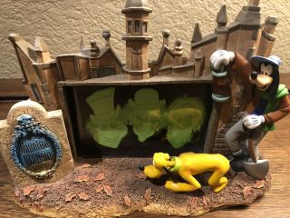 Walt Disney World Light Up Haunted Mansion Goofy Gravedigger Picture Frame