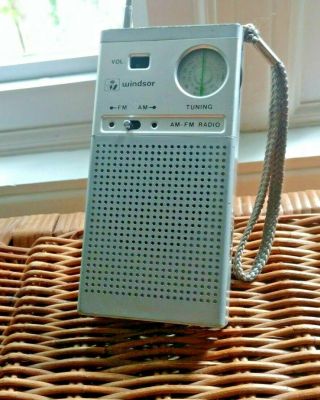 Vintage Windsor Am Fm Transistor Radio 1970s To 80s Model 2325s Pull - Up Antenna