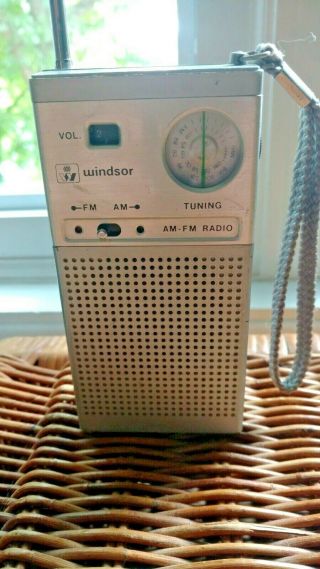 Vintage Windsor AM FM Transistor Radio 1970s to 80s Model 2325S Pull - up Antenna 2