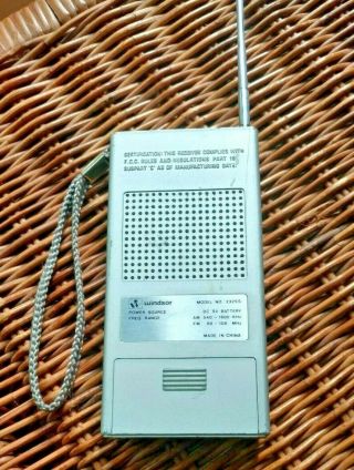Vintage Windsor AM FM Transistor Radio 1970s to 80s Model 2325S Pull - up Antenna 3