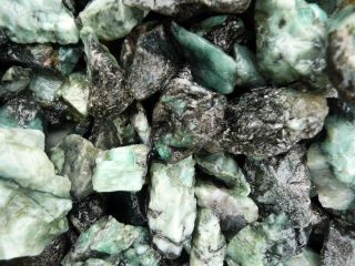 2 Pounds Of Unsearched Natural Emerald Rough - Cabbing,  Tumble Rocks,  Reiki