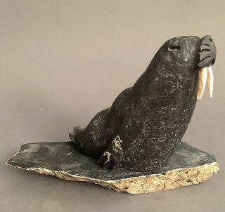 Inuit Art Eskimo Carving Sculpture stone collector Walrus Taloyoak 96127 2000 2