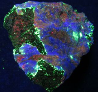 Fluorescent: Hardystonite - Willemite - Clinohedrite - Calcite : Franklin,  N.  J.