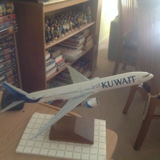 Risesoon 1:200 Kuwait Airways Boeing 777 - 300 reg no 9K - AOC 2
