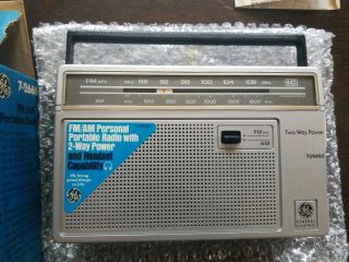 Vintage GE 7 - 2660 FM/AM Portable Radio.  (with paperwork. ) 2