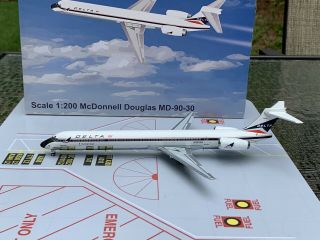 Jet - X 1:200 Delta Air Lines Md - 90 Widget 1996 Description