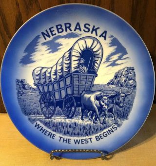 Nebraska Where The West Begins Covered Wagon With Scottsbluff National Monument