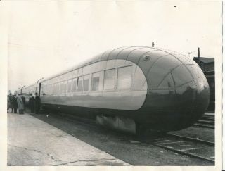 1934 Rr Press Photo Union Pacific Hi Speed Streamlined Passenger Train