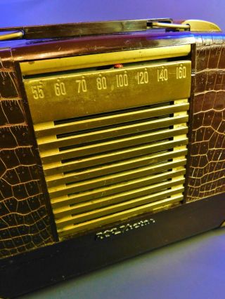 Vintage RCA Victor Model BX - 57 Tube Radio 3