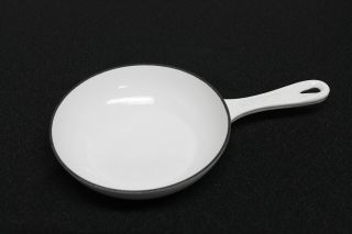 Le Creuset White Enameled 6.  75” Cast Iron Small Frying Pan / Skillet – 6 ¾”