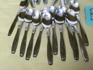 STAINLESS FLATWARE ONEIDA VISTA SERVICE FOR 12 & EXTRA W/ MASTER BUTTER KNIFE 4