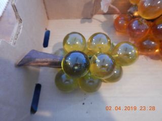3 GLUSTERS OF VINTAGE 1960 ' S LUCITE ACRYLIC GRAPE W/WOOD GOLD/BLUE/GREEN 4