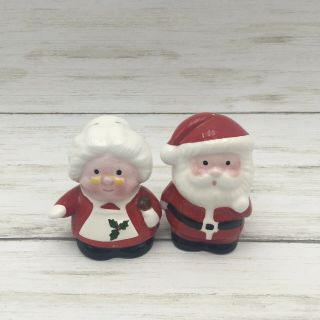 Vintage 1985 Enesco Santa Claus And Mrs.  Claus Salt Pepper Shakers