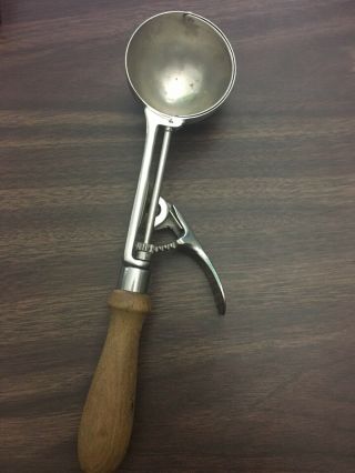 Vintage Wood Handle Ice Cream Scoop Quick And Easy | Early 1920 - 1950’s 12 Round