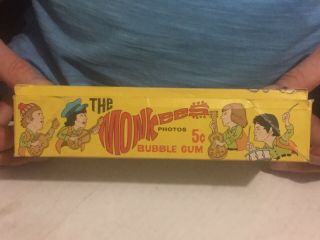 1967 THE MONKEES TV SHOW BUBBLE GUM WAX PACK STORE DISPLAY BOX W/ RARE WRAPPERS 3