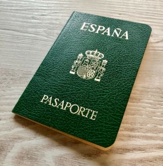 Spain 1988 Collectible Passport With Us,  Peru,  Uganda,  Tanzania Visas Rare