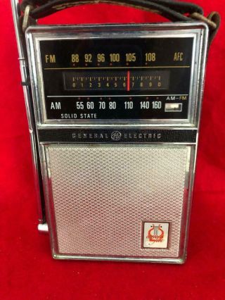 Vintage General Electric Ge Solid State Transistor Am/fm Portable Radio P1843b