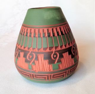 Native American Navajo Etched Pottery 3.  5 