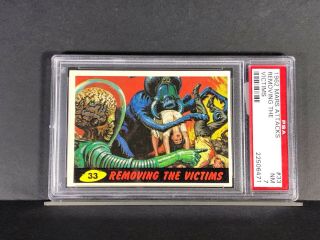 1962 Mars Attacks 33 - Removing The Victims - Psa 7 Nm