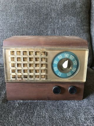 Vintage Emerson Model 504 Table Top Tube Radio (doesn’t Work)