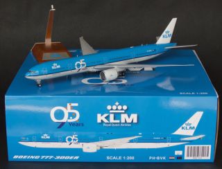 Klm Boeing 777 - 300er Reg: Ph - Bvk " 95th " Jc Wings 1:200 Diecast Models Xx2345