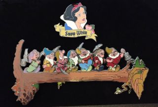 Disney Princess Snow White & 7 Seven Dwarfs Mining Jumbo Velvet Boxed Le Pin Set