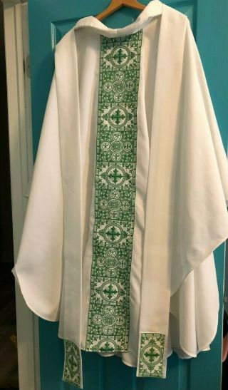 Gorgeous Catholic Priests White & Green Chasuble & Stole W/ Passion Embroidery