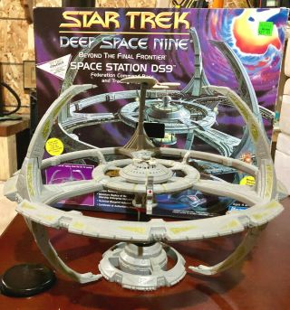 Star Trek 1994 Playmates Deep Space Nine Space Station Ds9 With Enterprise Ec
