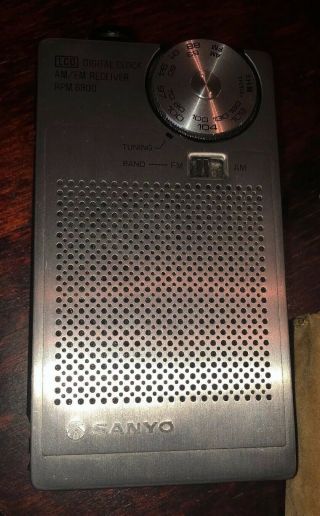 Vintage Sanyo rpm6800 transistor portable radio & digital clock 4