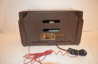 1945 RCA VICTOR RADIO RECEIVER IN WOOD CABINET 4