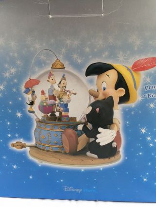 Disney Store Pinocchio ' s Music Box Snow Globe Cartoon Musical Snow Globe Figaro 2