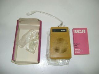 Vintage RCA transistor POCKET RADIO 4 
