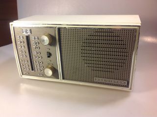 Vintage Rca Victor White Tube Radio Model Rfc11b