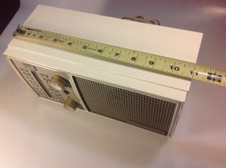 Vintage RCA Victor White Tube Radio Model RFC11B 3