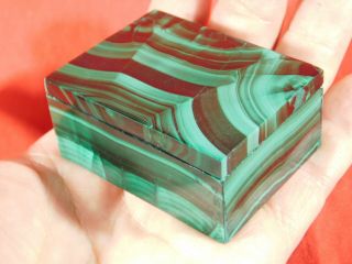 A Removable TOP on This Deep Green Colored MALACHITE Box The Congo 153gr e 2