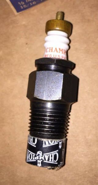 NOS CHAMPION 31 1/2” Pipe Thread Spark Plugs Antique Car Truck Ford T TT Engine 2