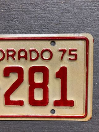 VINTAGE 1975 COLORADO MOTORCYCLE LICENSE PLATE WHITE/RED TT - 281 3