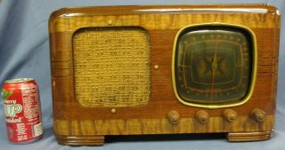Antique 1930s Art Deco Unknown Tube Radio Plays
