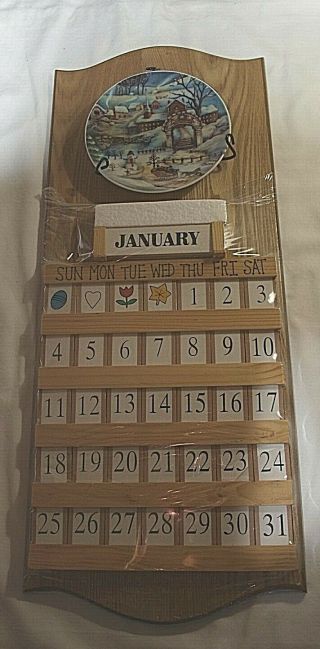 Wood Perpetual Calendar With 4 Seasonal Decorative Plates