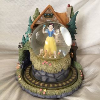 Disney Snow White Cottage In The Forest Musical Motion Figurines Snowglobe - Mib