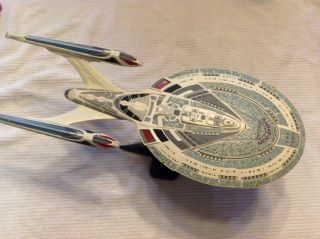Star Trek Uss Enterprise 1701 - E Dst Diamond Select Art Asylum Model With Stand