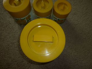 Set of 4 Vintage Mid Century Nesting Cans,  Metal Canisters,  Retro Kitchenware 3