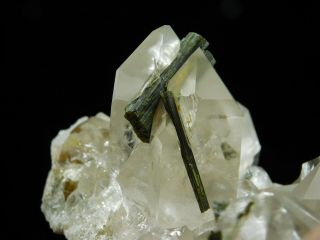 A Big Quartz Crystal Cluster With GREEN Epidote Crystals From Brazil 517gr e 5